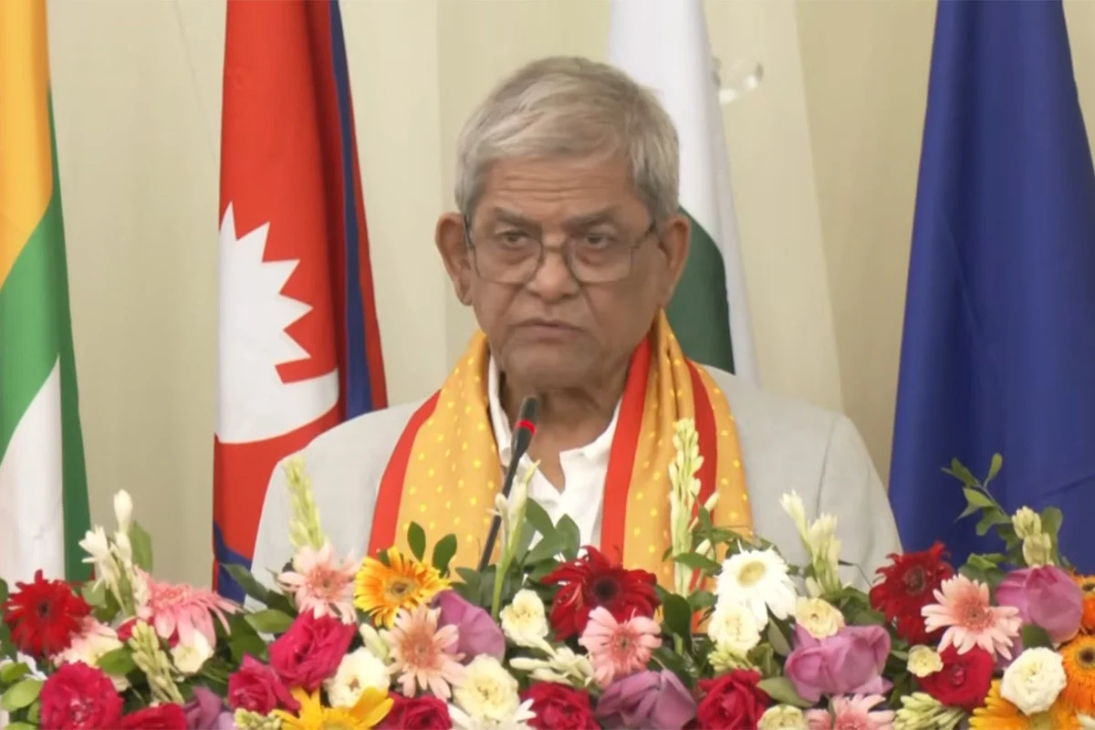 প্রতিশ্রুতি অনুযায়ী পল্লী উন্নয়নে কাজ করছে সরকার : মির্জা ফখ...