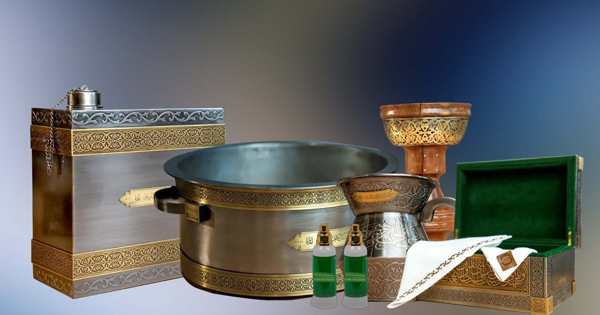 পবিত্র কাবাঘর ধোয়ার পদ্ধতি ও আসবাব