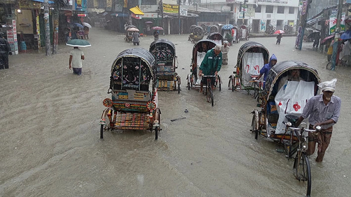 পানি যেন ‘অভিশাপ’ চট্টগ্রামবাসীর