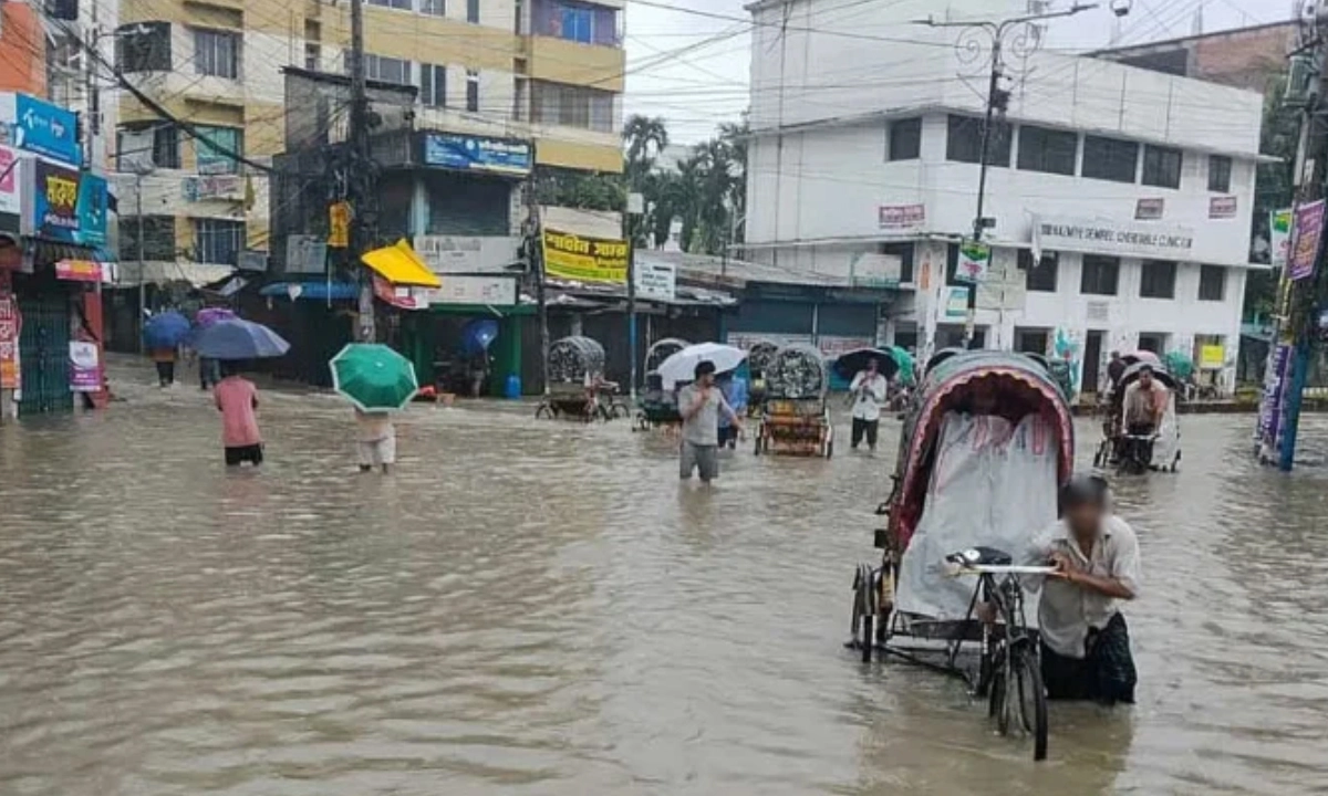 আবারো ডুবছে চট্টগ্রাম, শিক্ষাপ্রতিষ্ঠানে ক্লাস-পরীক্ষা স্থগি...