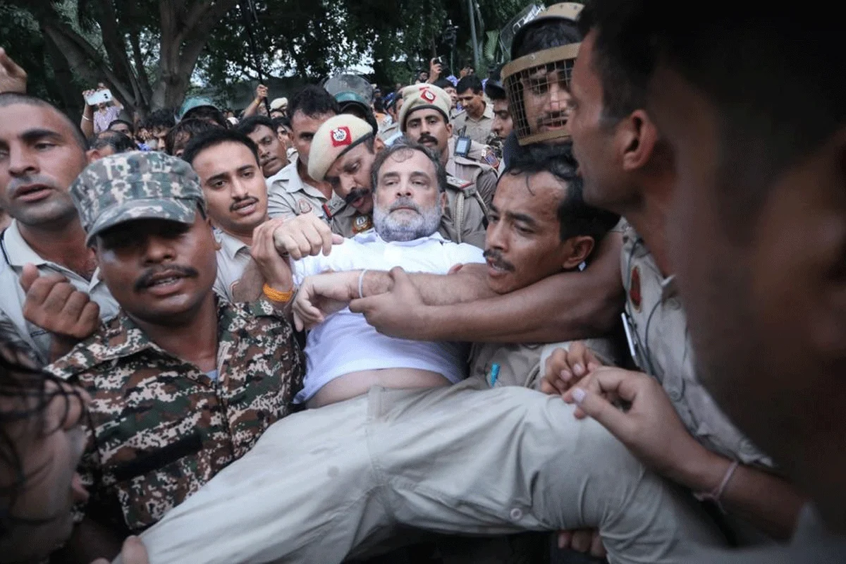 দিল্লিতে রাহুল ও প্রিয়াঙ্কা গান্ধী আটক