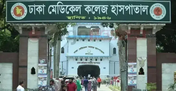 রাজধানীতে নিজের অটোরিকশা উল্টে প্রাণ গেল চালকের