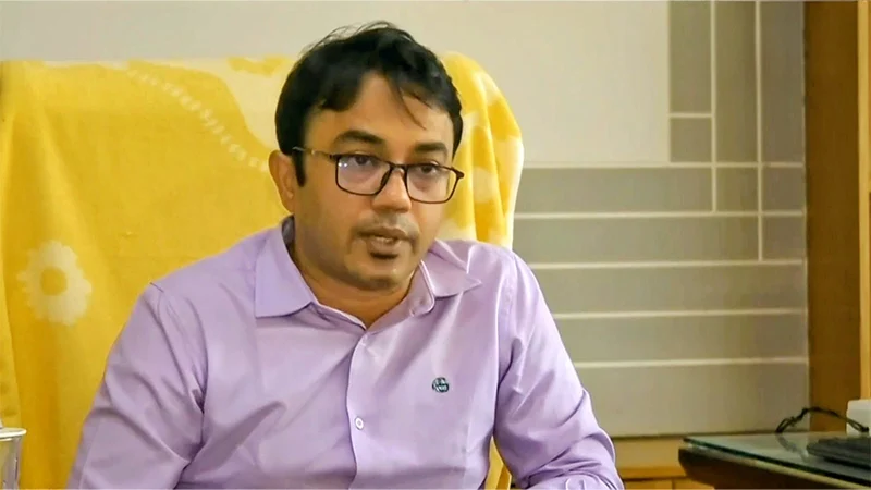 নারী চিকিৎসকের অভিযোগে তোলপাড়, বিভাগীয় মামলার মুখে তত্ত্বাবধ...