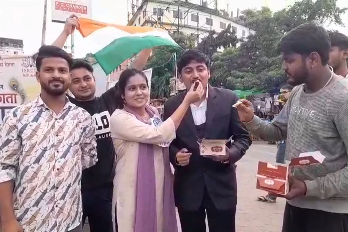 ধর্মেন্দ্র প্রধানের পদত্যাগে উচ্ছ্বাস বিক্ষোভকারীদের, হাওড়া...