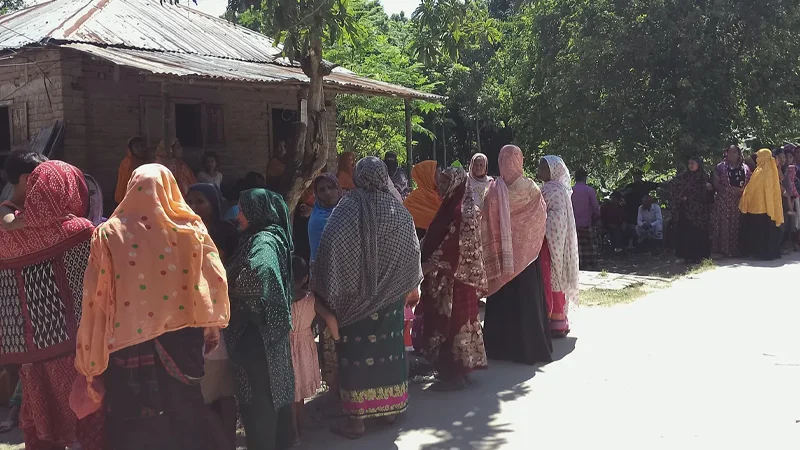 বাবার দাফন শেষে বাড়ি ফিরতেই এলো মেয়ের মৃত্যুসংবাদ