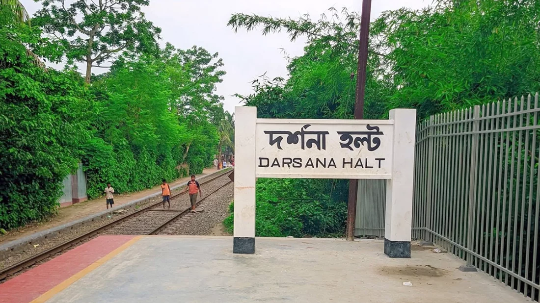 ট্রেনের সামনে ঝাঁপ দিয়ে নারীর মৃত্যু, অক্ষত উদ্ধার ৩ বছরের শ...