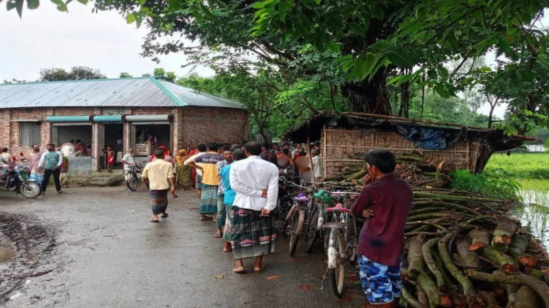 রংপুরে বজ্রপাতে হতাহত নারীসহ অন্তত ৪