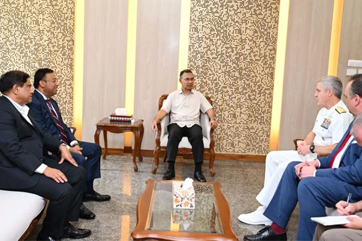 প্রধানমন্ত্রীর সঙ্গে মার্কিন নৌবহরের কমান্ডারের সাক্ষাৎ
