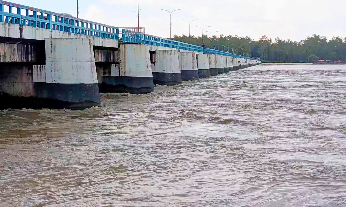 উজানের ঢল-ভারি বৃষ্টিতে বিপৎসীমার ১৩ সেন্টিমিটার ওপরে তিস্তা...