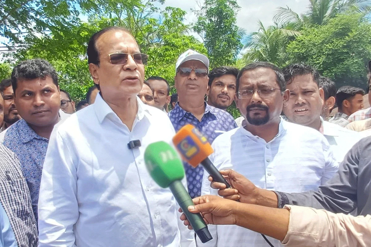 পাহাড়ি ঢল ঠেকাতে টেকসই বেড়িবাঁধ নির্মাণ করা হবে: ত্রাণমন্ত্র...