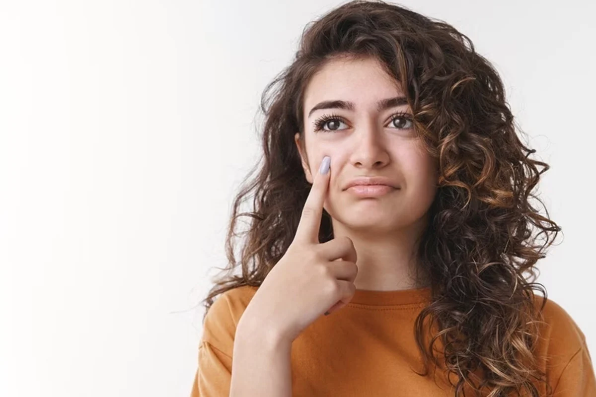 এসিতে থাকলে ত্বক শুষ্ক হয়, কারণ কি?