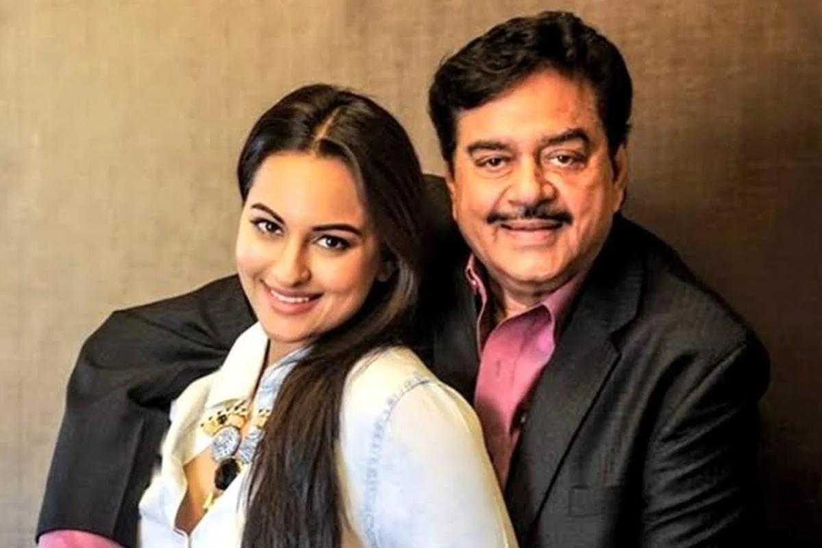 ‘টাকার বিনিময়ে সোনাক্ষীর বিরুদ্ধে ট্রোল’, অভিযোগ বাবা শত্রুঘ...