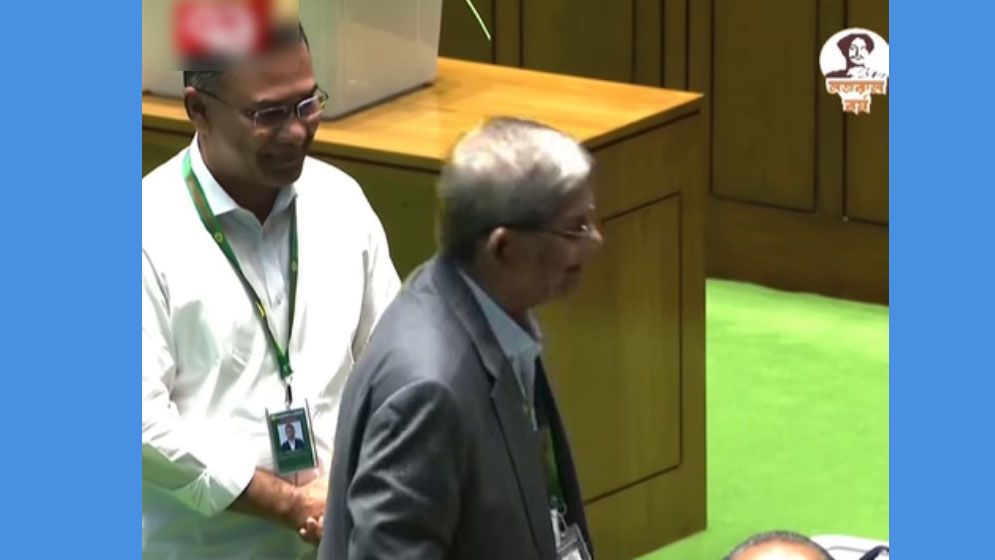 এমপি হিসেবে শেষ ভোট, মির্জা ফখরুলকে করতালি দিয়ে অভিনন্দন