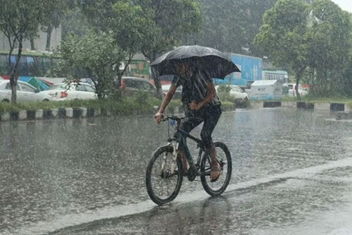 সারাদেশে তিন দিন মাঝারি থেকে ভারী বৃষ্টির আভাস