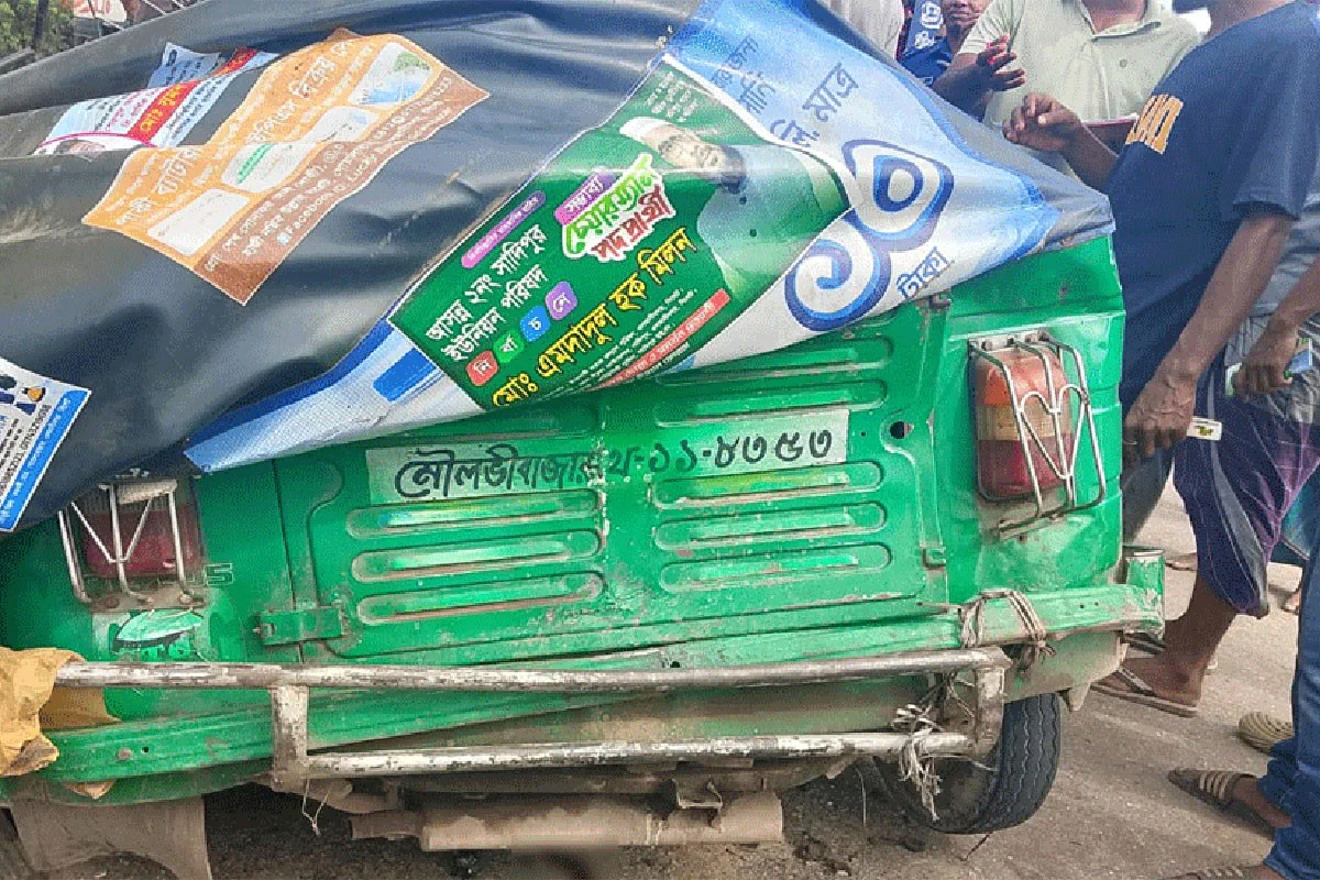 ঢাকা-সিলেট মহাসড়কে তেলবাহী লরি-অটোরিকশা সংঘর্ষে নিহত ৪