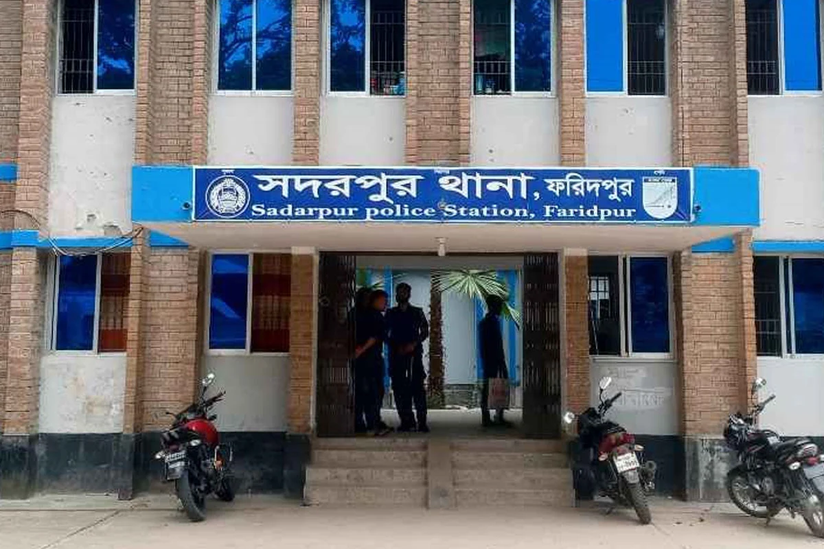 ফরিদপুরে কিশোরীর মরদেহ উদ্ধার, তদন্তে পুলিশ