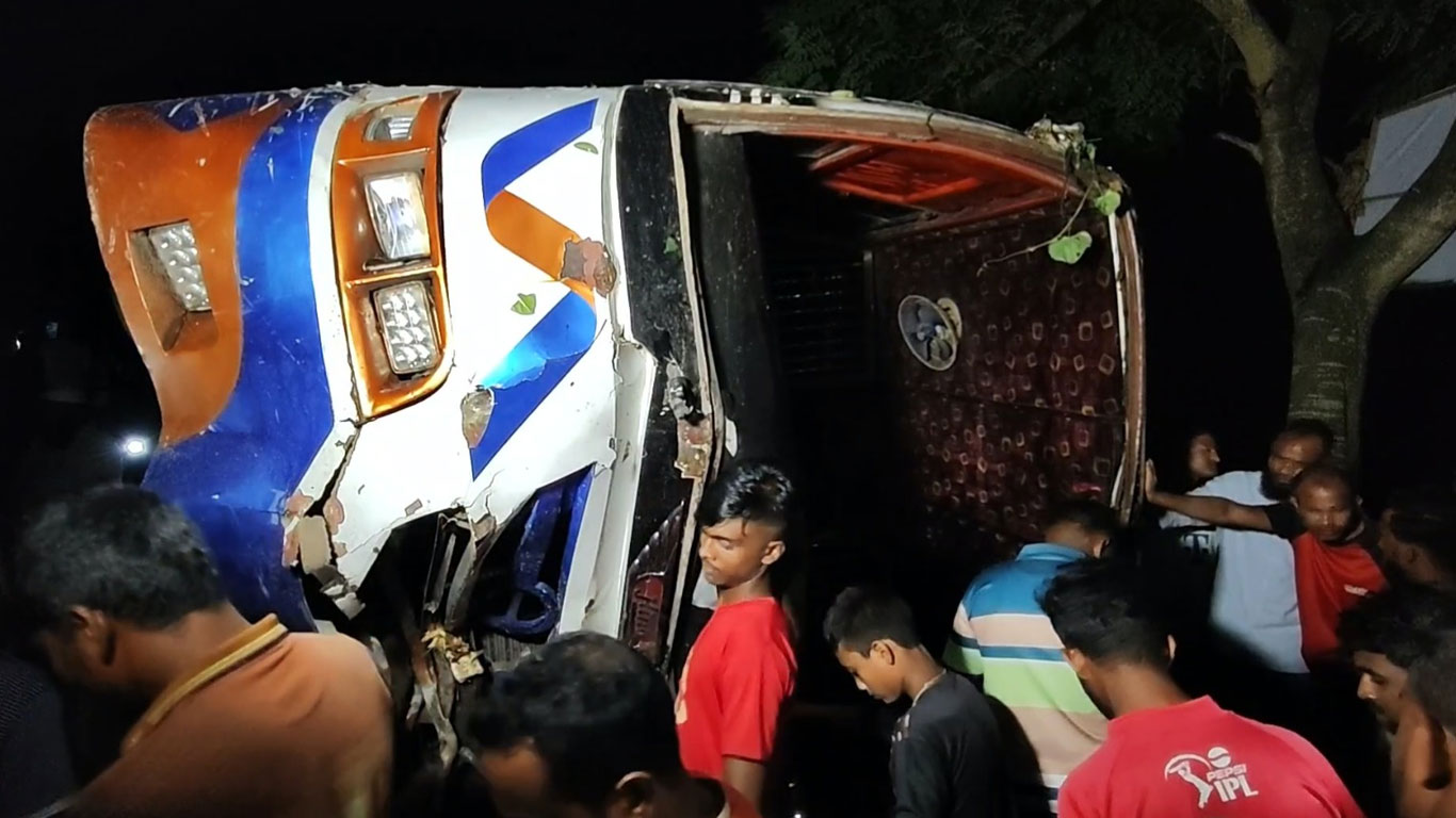 জামালপুরে বাস-ইজিবাইক সংঘর্ষে নিহত ৪, আহত ২০