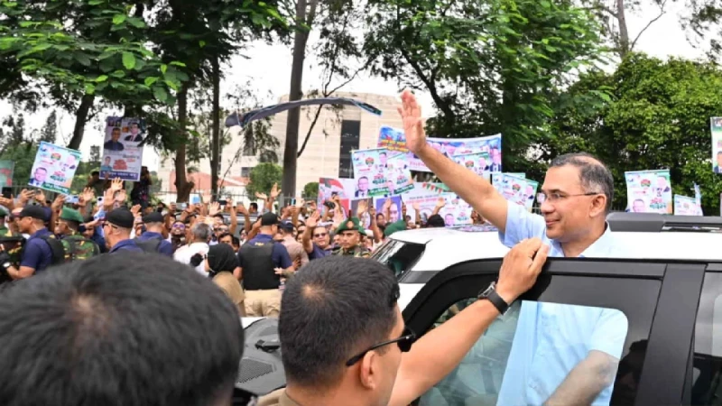 জিয়াউর রহমানের সমাধিতে শ্রদ্ধা জানাতে নেতাকর্মীদের ঢল