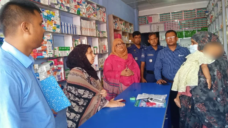 পদার্থবিজ্ঞানে পড়ে চিকিৎসক পরিচয়ে প্রেসক্রিপশন, নারীকে জরি...
