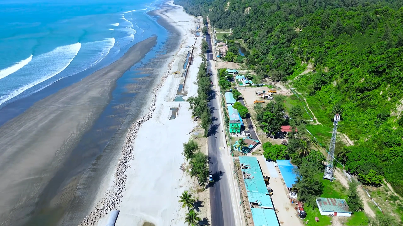 মেরিন ড্রাইভে ভ্রমণ: কোথায় যাবেন, কী দেখবেন, খরচ কত