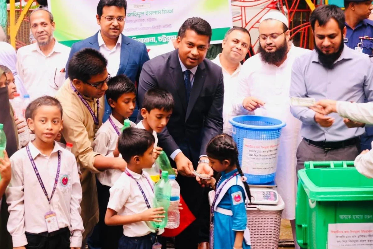 ১০০ গ্রাম প্লাস্টিক দিলেই চিড়িয়াখানায় বিনা মূল্যে ঢুকতে পারব...