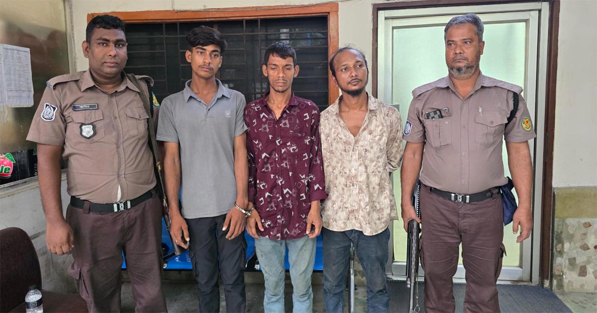 লুঙ্গির কোচের টাকাই কাল হলো ইসমাইলের, গ্রেপ্তার ৩