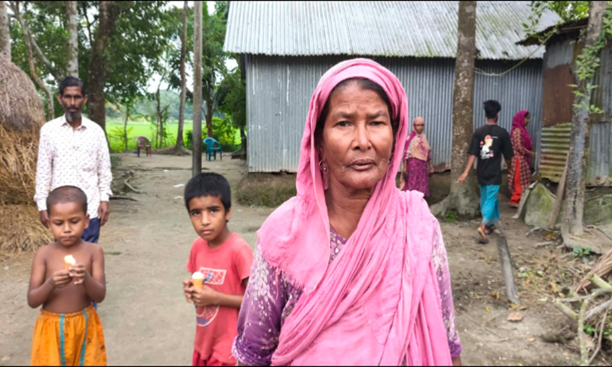জীবিত মাকে মৃত বানিয়ে সম্পত্তি বিক্রি!